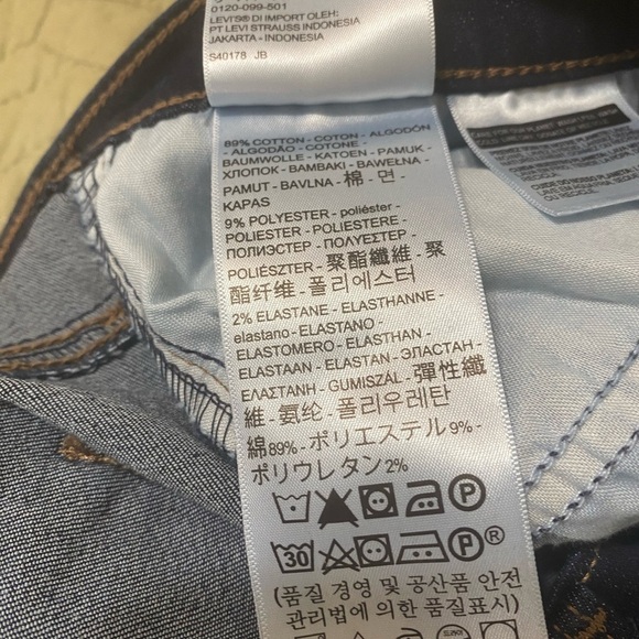Levi’s Slimming Skinny Jeans new with tags - Picture 11 of 13